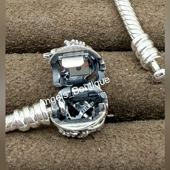 New DISNEY, TINKER BELL CLASP BRACELET - Picture 7 of 7